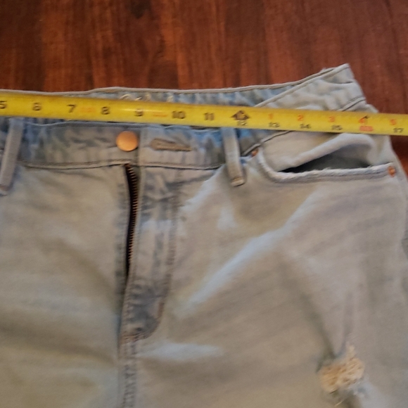Size 12 Universal Thread shorts - Picture 2 of 6